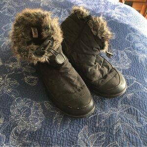 KATE & Leo Size 11W Black, Faux Fur Zip Up Winter Boot